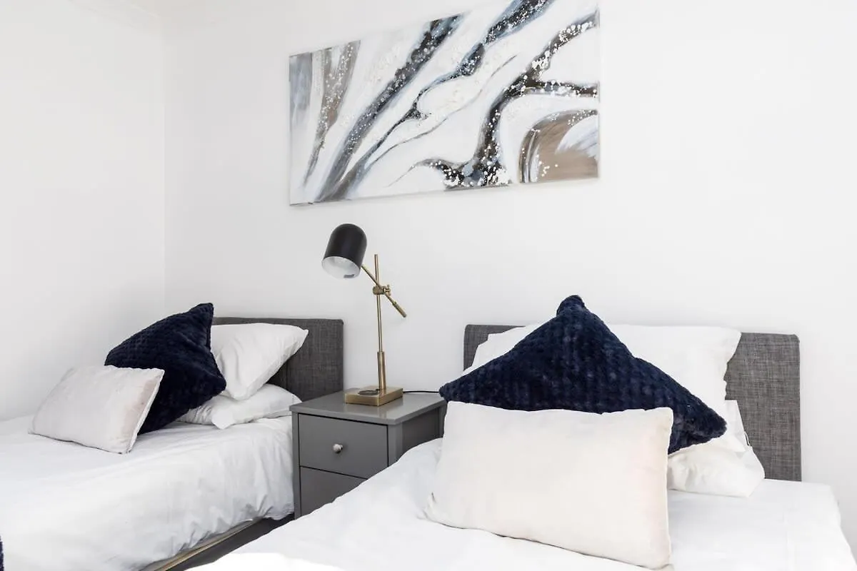 Nyaraló 19A The Broadwalk - Cozy 1Br In The Heart Of Crawley Near Gatwick Airport Great For Contractors And Flight Crew Students Villa
