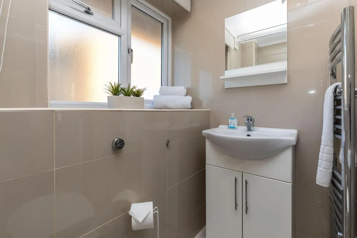 19A The Broadwalk - Cozy 1Br In The Heart Of Crawley Near Gatwick Airport Great For Contractors And Flight Crew Students Villa Nyaraló