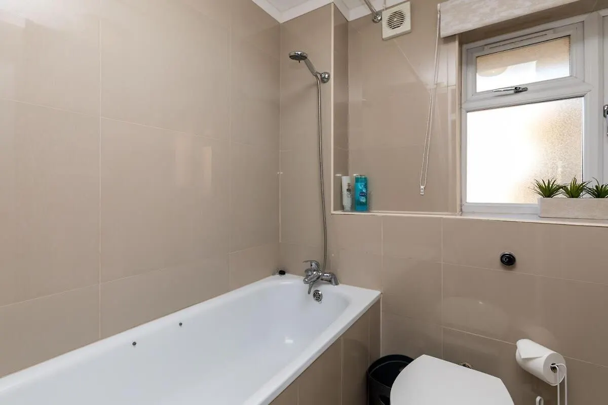 19A The Broadwalk - Cozy 1Br In The Heart Of Crawley Near Gatwick Airport Great For Contractors And Flight Crew Students Villa 0*,  Egyesült Királyság