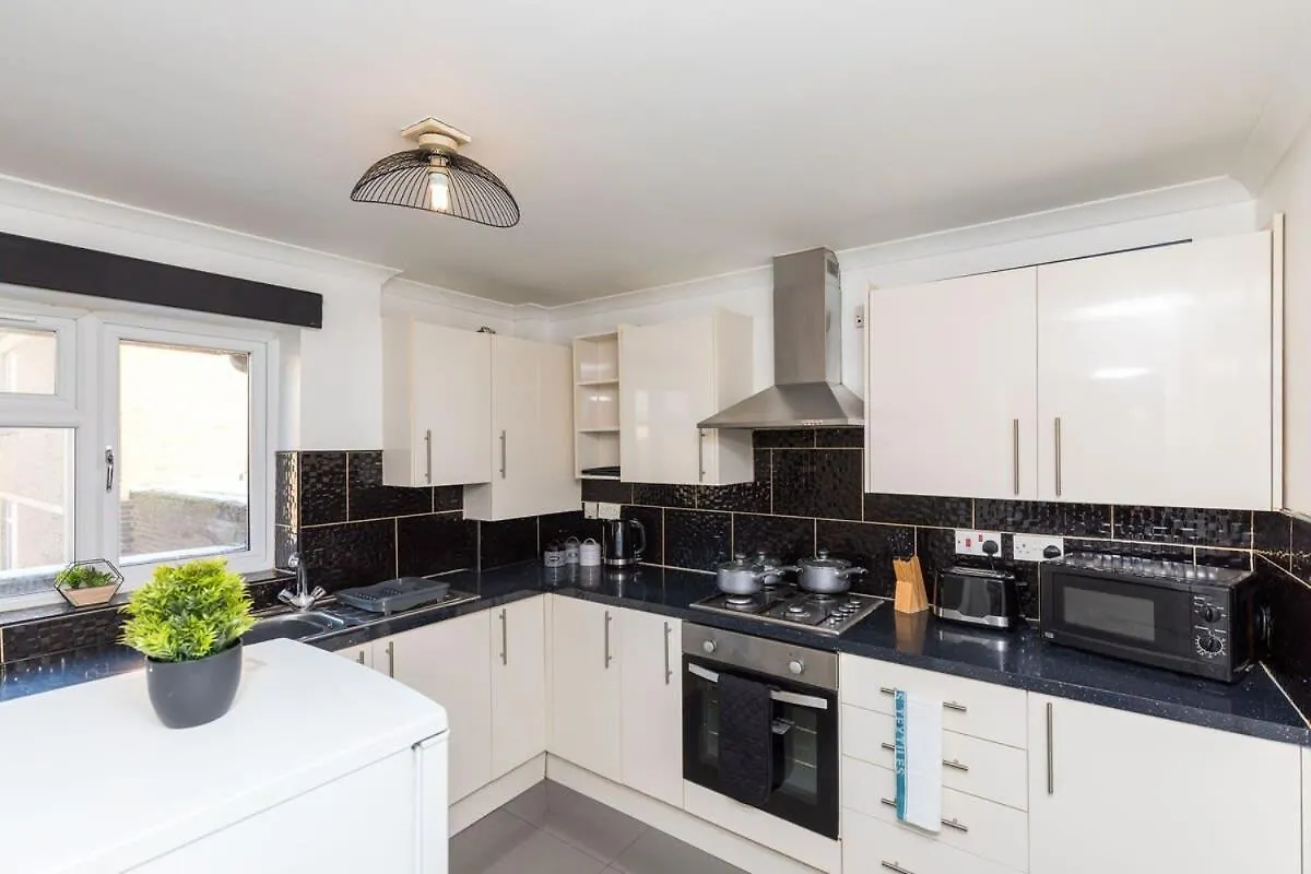 19A The Broadwalk - Cozy 1Br In The Heart Of Crawley Near Gatwick Airport Great For Contractors And Flight Crew Students Villa